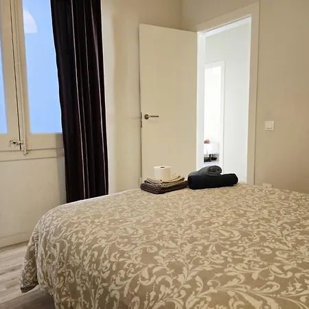 Little 3 Bedrooms Center Apartment