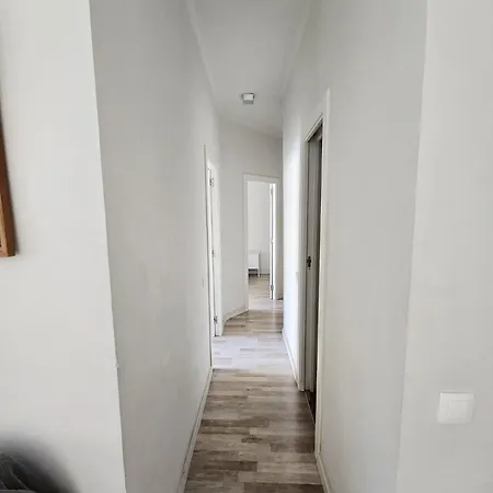 Little 3 Bedrooms Center *